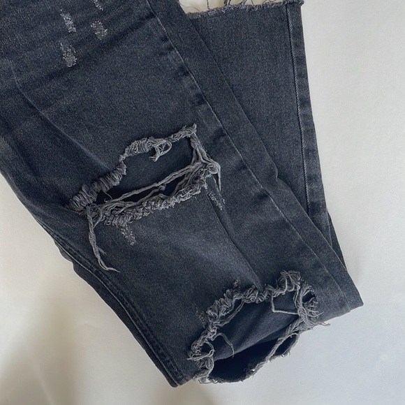 Forever 21 Black Distressed/Ripped Straight Leg Jeans Size Small - Picture 4 of 5